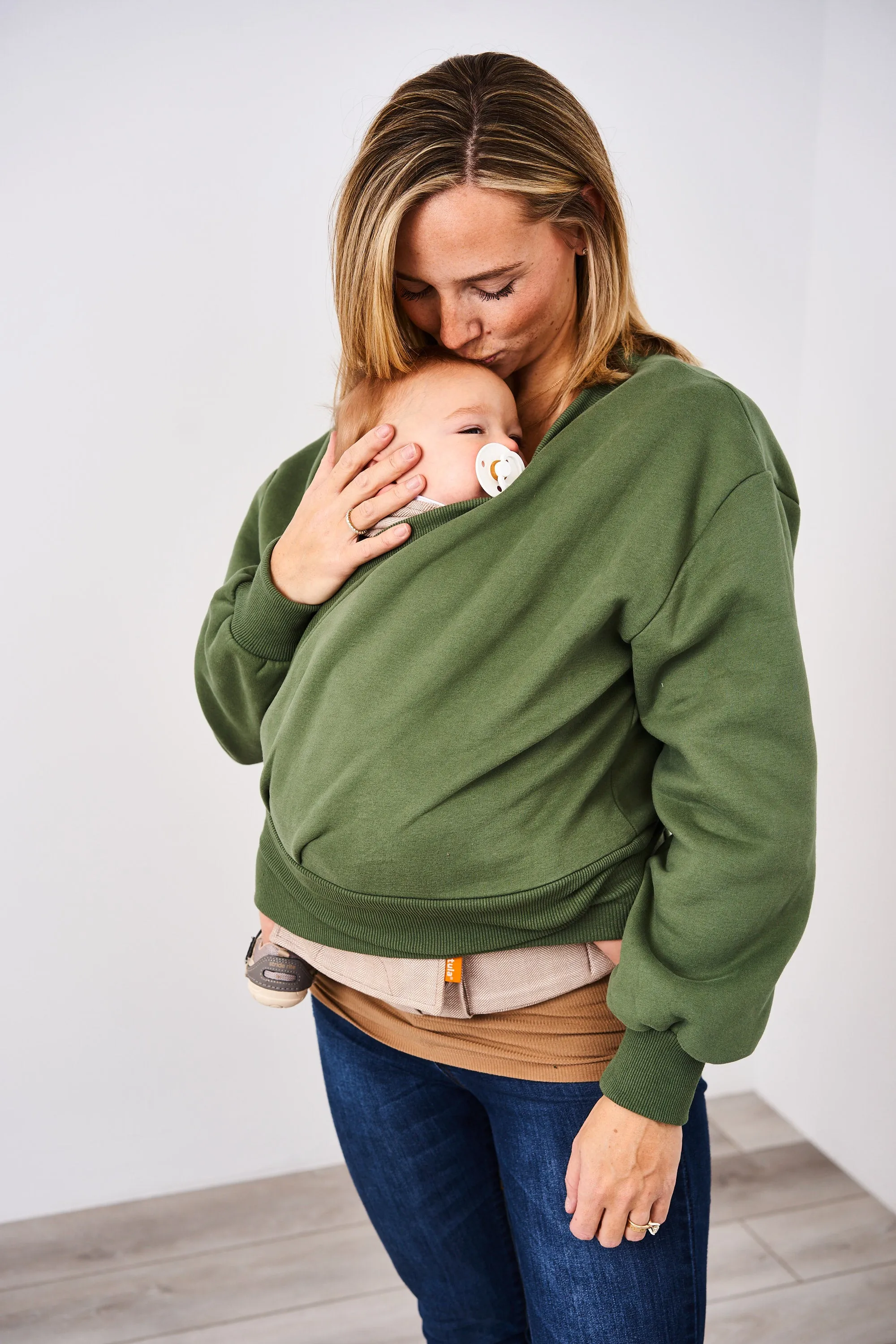 Latched Mama 635 Nest Nursing Wrap - Final Sale